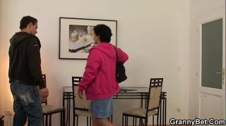 Amateurporn Granny tourist is picked up and fucked CartoonReality